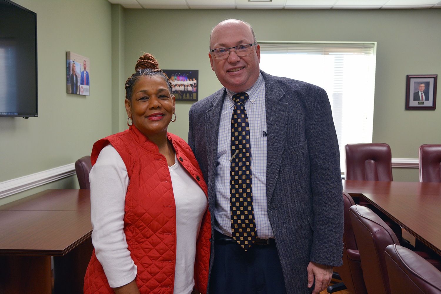 Evonne Moore shakes hands with Dr. Dale McInnis