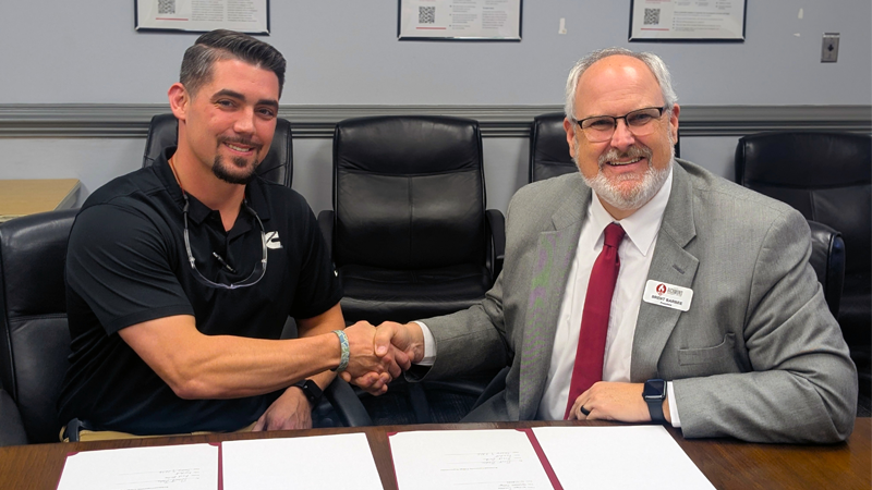  Cummins Operation Manager William Locklear shaking hands with Richmond Community College President Brent Barbee