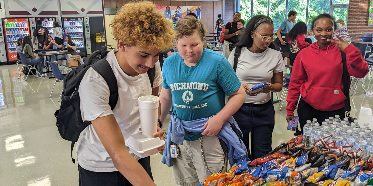 Students enjoy a snack bar provided by the SGA