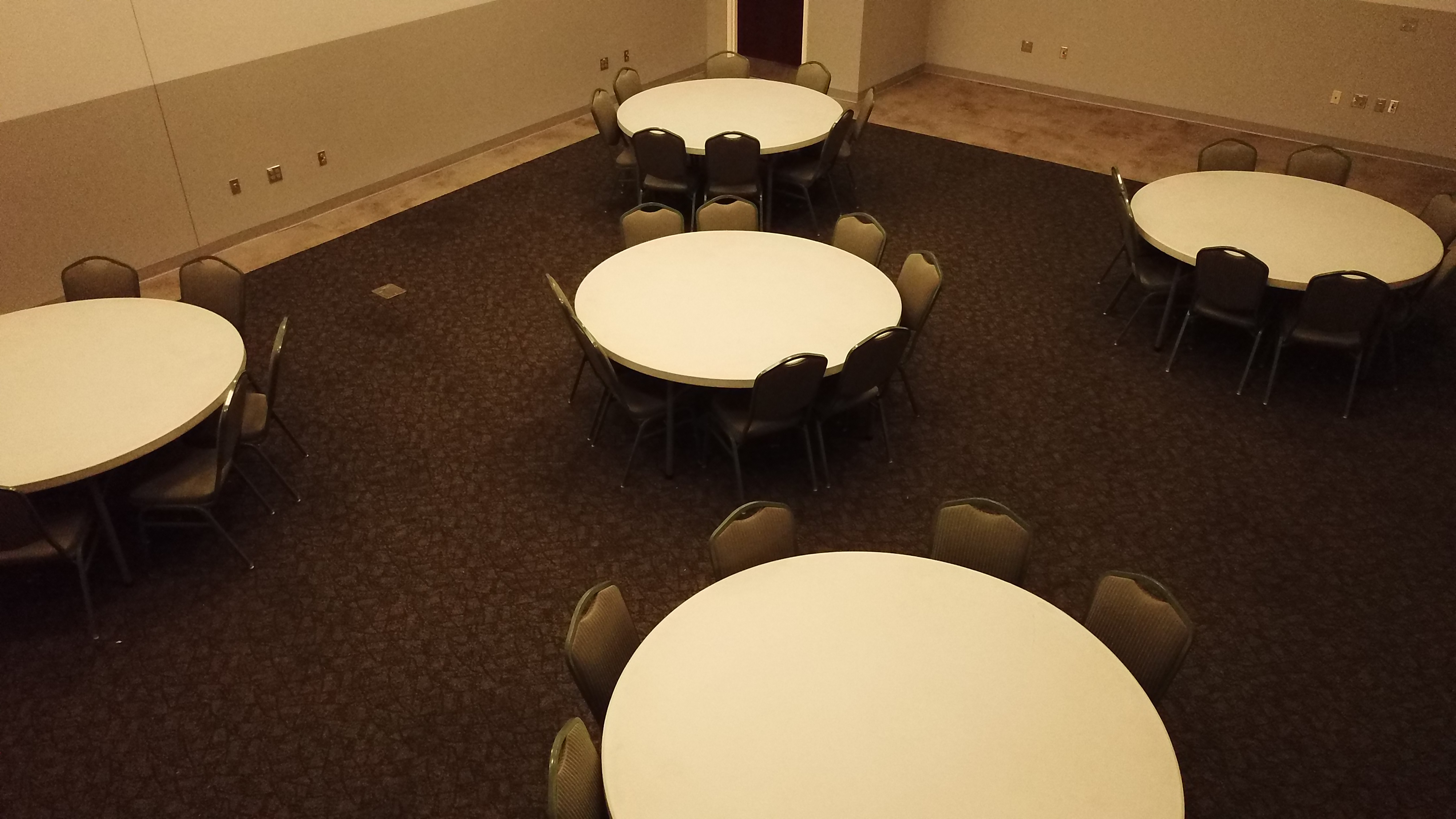 Room with round tables and chairs