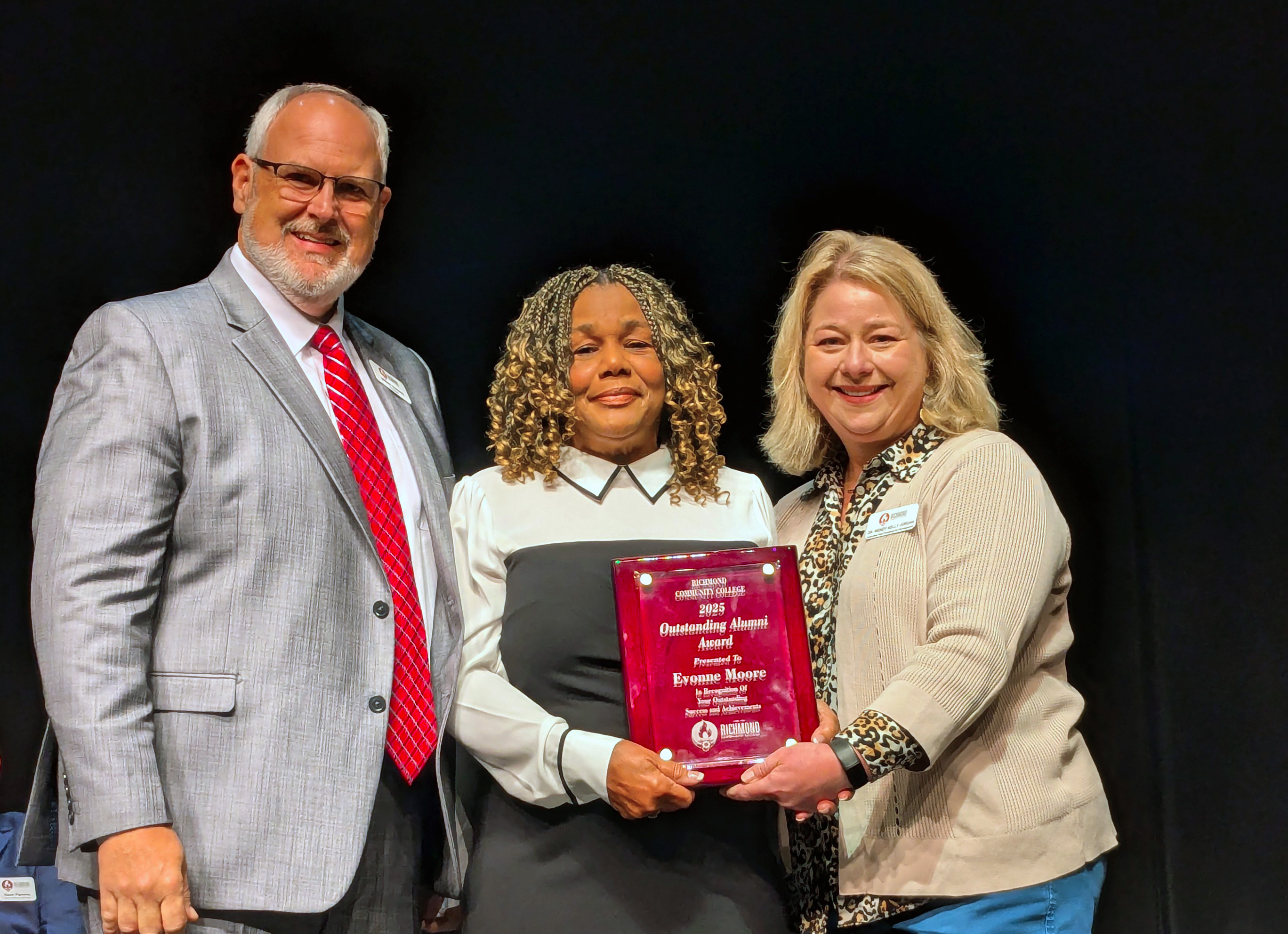 President Barbee stands with Alumni Award winner Evonne Moore and Dr. Wendy Kelly Jordan.