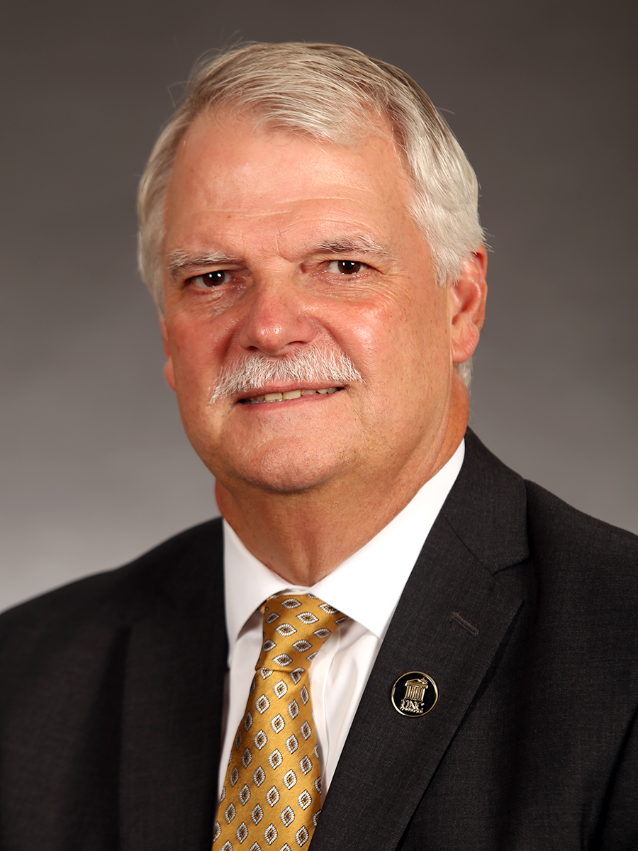 Headshot of Dr. Stewart Thomas