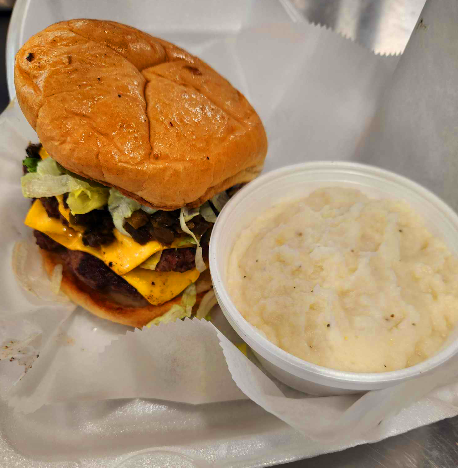 Cheeseburger in basket