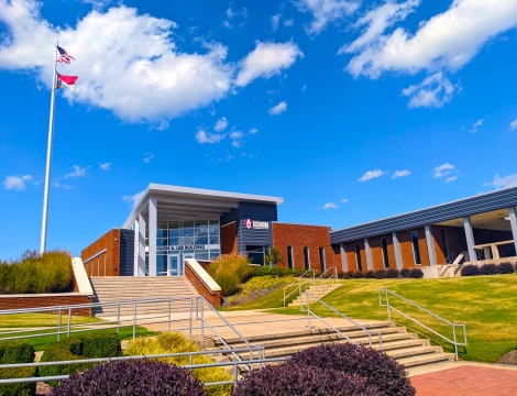 Photo of the Lee Building on the Hamlet Campus